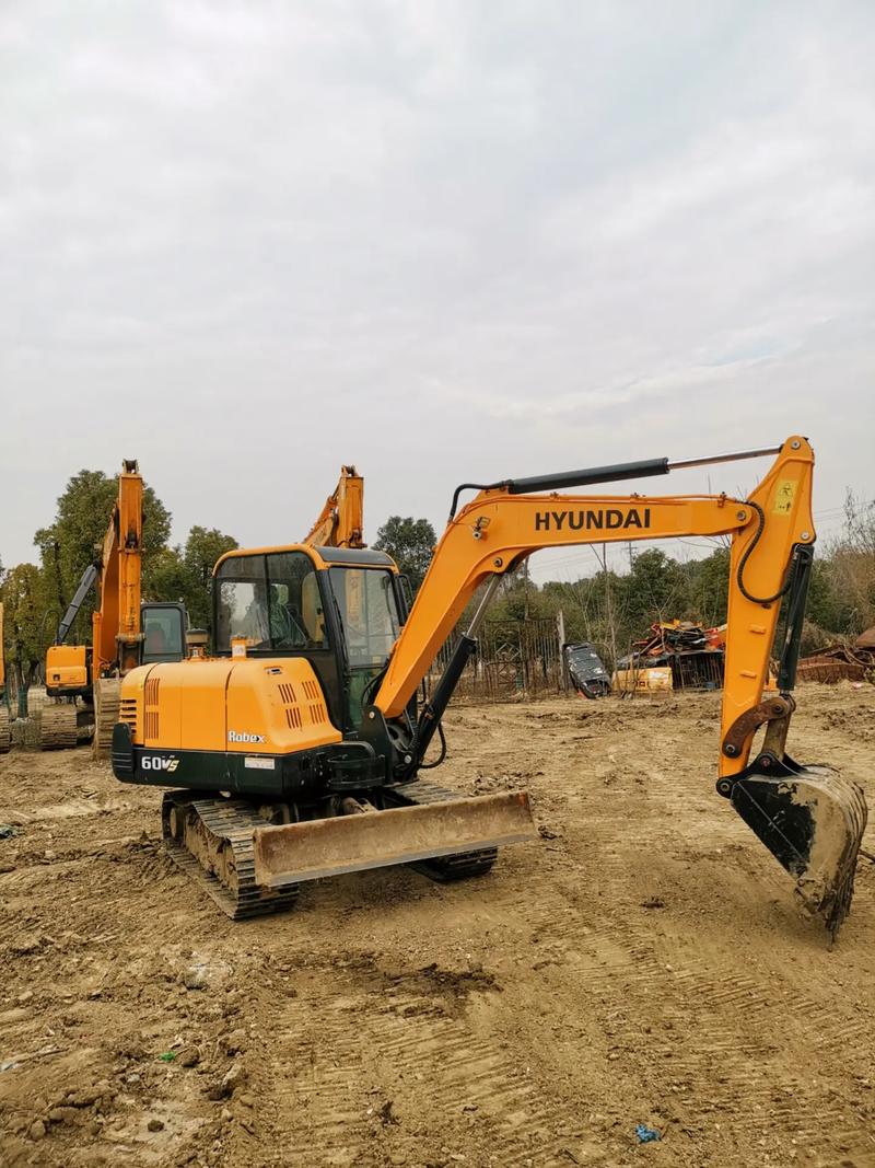 現代60vs挖掘機#挖掘機 #二手挖機 #現代挖掘機 #二手
