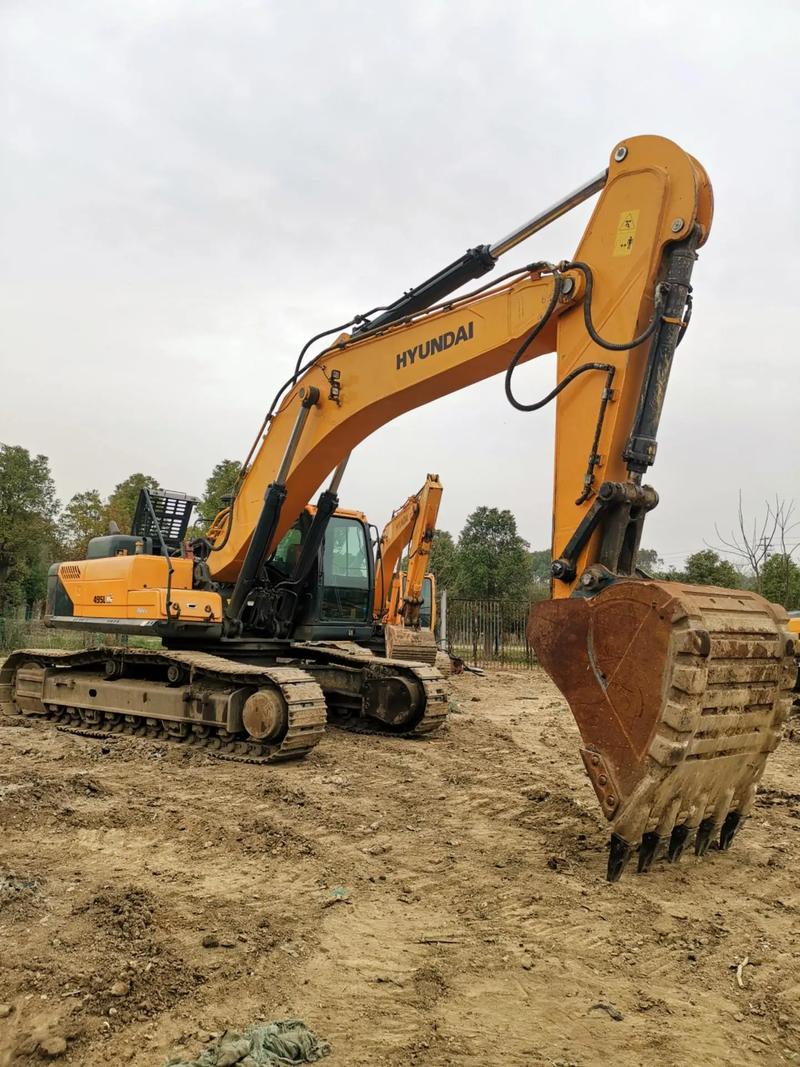 現(xiàn)代485vs挖掘機#挖掘機 #二手挖機 #現(xiàn)代挖掘機#二手