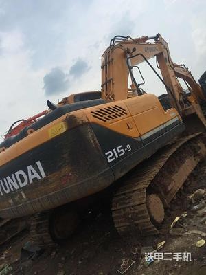 現代R215-9挖掘機