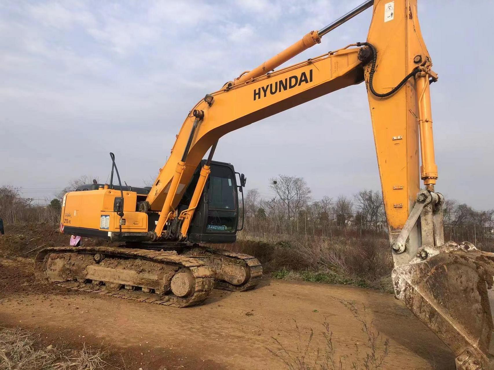 現代215-7c挖掘機.
