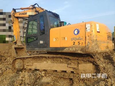 現代R215-7挖掘機