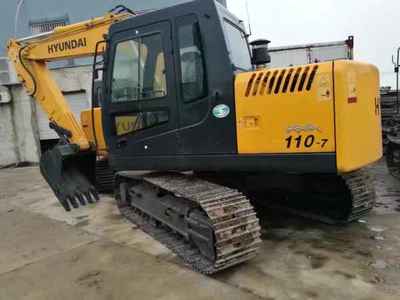 現(xiàn)代挖掘機(jī) 高效工程與可持續(xù)發(fā)展的完美結(jié)合