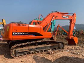 昌都九成新現(xiàn)代挖掘機(jī)低價(jià)出售，品質(zhì)保證，不容錯(cuò)過